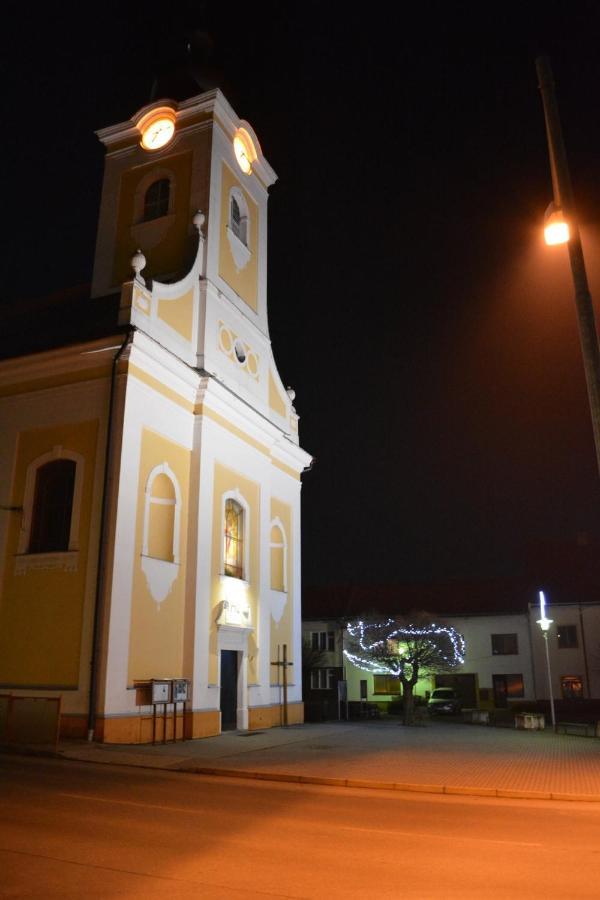 Retro vila , ubytování jen pro české občany Slušovice Exterior foto